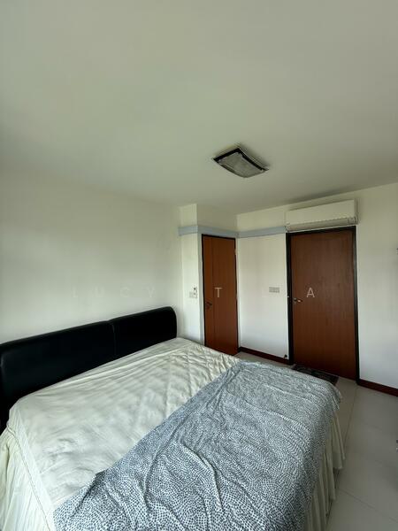 26 Ghim Moh Link HDB Flat For Sale at S$ 700,000 | PropertyGuru Singapore - Master Bedroom