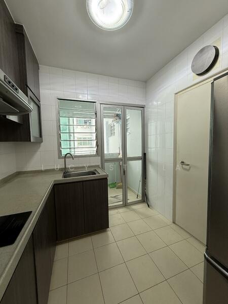26 Ghim Moh Link HDB Flat For Sale at S$ 700,000 | PropertyGuru Singapore - Kitchen