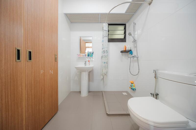 114A Alkaff Crescent, Alkaff Crescent, 2 Bedrooms, 732 sqft, HDB Flat For Sale, by Png Chin Teck (Ian Png), 500051288 - Common Bathroom - PropertyGuru.com.sg
