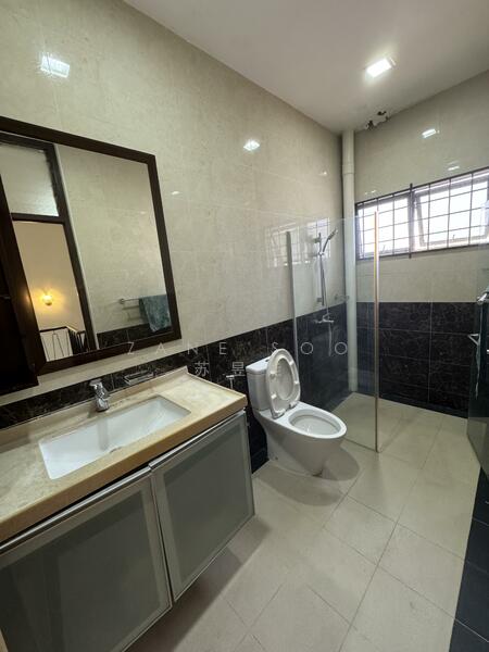 Common Bathroom (lvl 2)