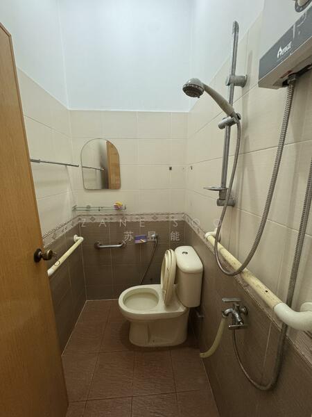 Bathroom (level 1)