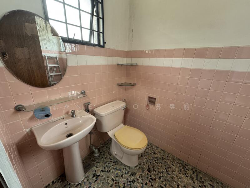 Common Bathroom (lvl 2) without Shower