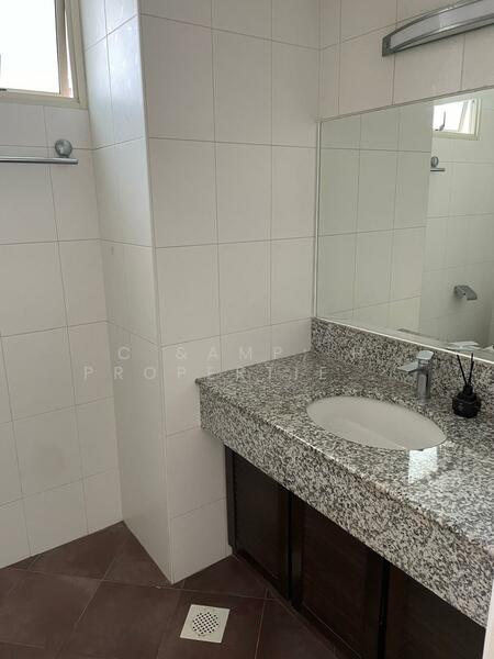 Riverdale Residence, 346 River Valley Road, 2 Bedrooms, 1,118 sqft, Condominium For Rent, by VIOLET, 500051309 - Bathroom - PropertyGuru.com.sg