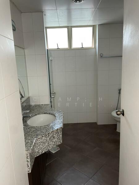 Riverdale Residence, 346 River Valley Road, 2 Bedrooms, 1,118 sqft, Condominium For Rent, by VIOLET, 500051309 - Bathroom - PropertyGuru.com.sg