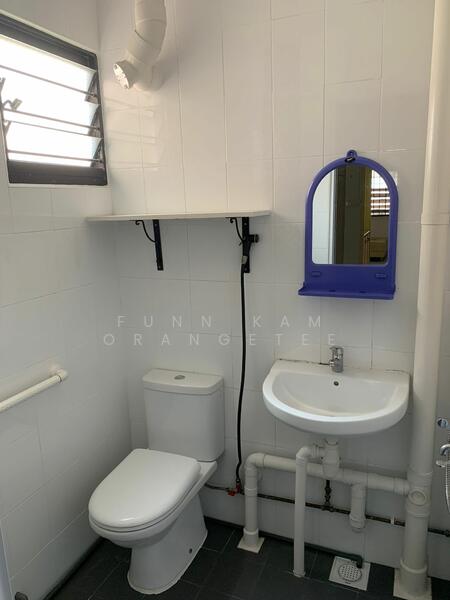 155 Ang Mo Kio Avenue 4, 155 Ang Mo Kio Avenue 4, 2 Bedrooms, 731 sqft, HDB Flat For Rent, by Funn KAM ORANGETEE, 500051341 - Bathroom - PropertyGuru.com.sg