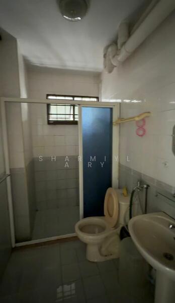 339B Sembawang Close, 339B Sembawang Close, 4 Bedrooms, 1,227 sqft, HDB Flat For Rent, by Sharmiyla Ry, 500051368 - Bathroom - PropertyGuru.com.sg