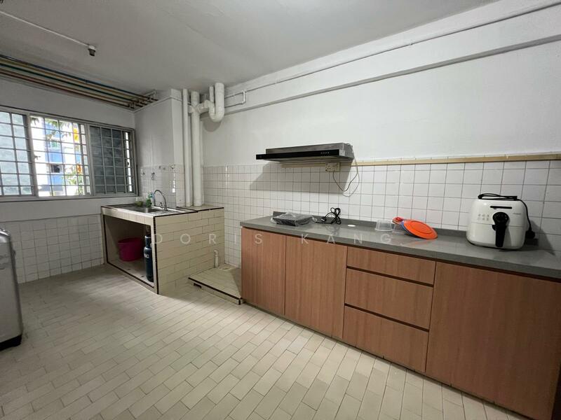 232 Bukit Batok East Avenue 5, 232 Bukit Batok East Avenue 5, 2 Bedrooms, 721 sqft, HDB Flat For Rent, by Doris Kang, 500051389 - Kitchen - PropertyGuru.com.sg