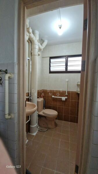 232 Bukit Batok East Avenue 5, 232 Bukit Batok East Avenue 5, 2 Bedrooms, 721 sqft, HDB Flat For Rent, by Doris Kang, 500051389 - Bathroom - PropertyGuru.com.sg