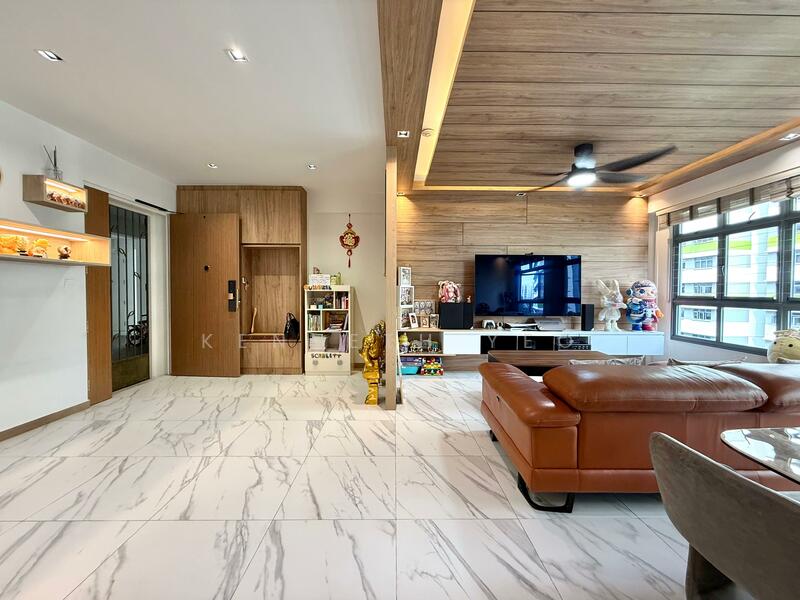 619A Tampines Street 61 HDB Flat For Sale at S$ 900,000 | PropertyGuru Singapore - Living Room