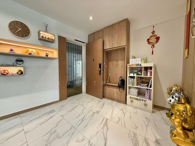 619A Tampines Street 61 HDB Flat For Sale at S$ 900,000 | PropertyGuru Singapore - Entrance