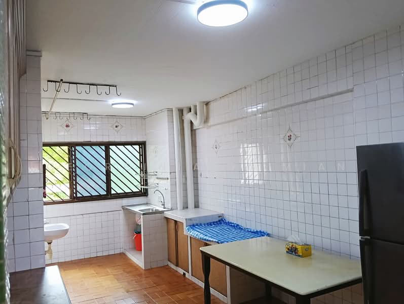 105 Potong Pasir Avenue 1 HDB Flat For Sale at S$ 579,000 | PropertyGuru Singapore - Kitchen