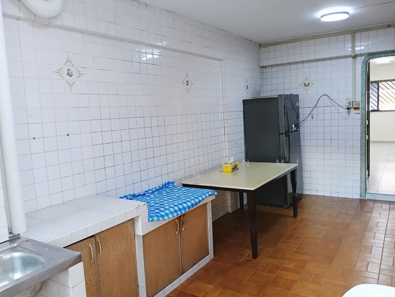 105 Potong Pasir Avenue 1 HDB Flat For Sale at S$ 579,000 | PropertyGuru Singapore - Kitchen