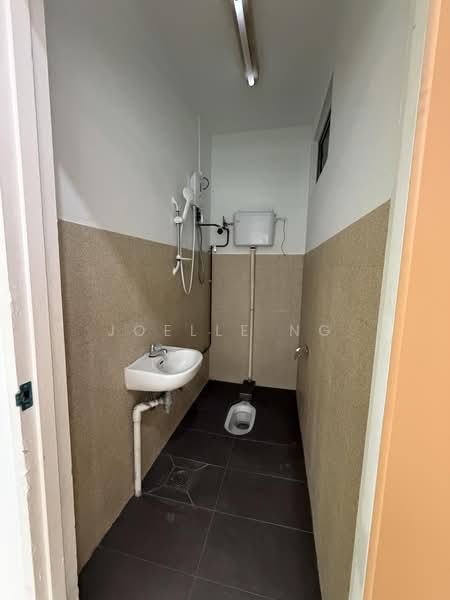 Prince of wales road, Prince of wales road, 4 Bedrooms, 3,000 sqft, Semi-Detached House For Rent, by Joelle Ng, 500051501 - Bathroom - PropertyGuru.com.sg