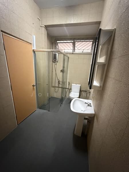 Prince of wales road, Prince of wales road, 4 Bedrooms, 3,000 sqft, Semi-Detached House For Rent, by Joelle Ng, 500051501 - Bathroom - PropertyGuru.com.sg