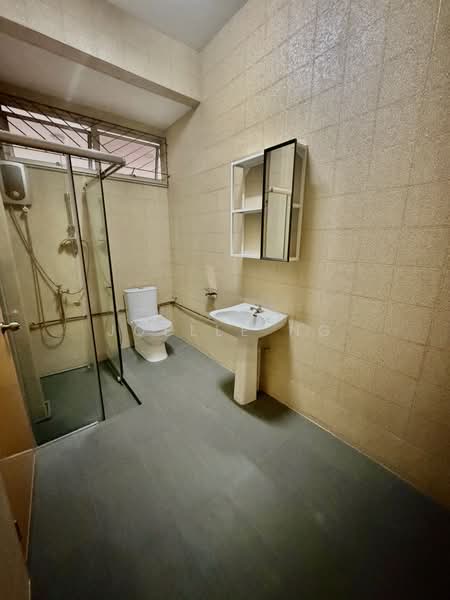 Prince of wales road, Prince of wales road, 4 Bedrooms, 3,000 sqft, Semi-Detached House For Rent, by Joelle Ng, 500051501 - Bathroom - PropertyGuru.com.sg