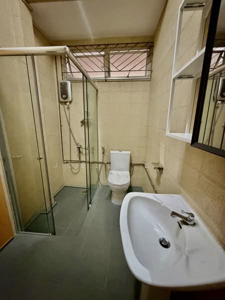 Prince of wales road, Prince of wales road, 4 Bedrooms, 3,000 sqft, Semi-Detached House For Rent, by Joelle Ng, 500051501 - Bathroom - PropertyGuru.com.sg