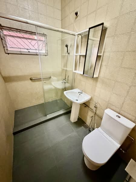 Prince of wales road, Prince of wales road, 4 Bedrooms, 3,000 sqft, Semi-Detached House For Rent, by Joelle Ng, 500051501 - Bathroom - PropertyGuru.com.sg