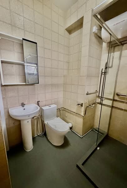 Prince of wales road, Prince of wales road, 4 Bedrooms, 3,000 sqft, Semi-Detached House For Rent, by Joelle Ng, 500051501 - Bathroom - PropertyGuru.com.sg