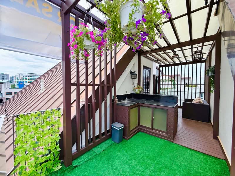 Idyllic East, 576 Upper East Coast Road, 3 Bedrooms, 1,830 sqft, Condominium For Sale, by Razak ., 500051521 - Balcony - PropertyGuru.com.sg