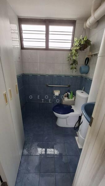8 Teck Whye Avenue HDB Flat For Sale at S$ 480,000 | PropertyGuru Singapore - Bathroom