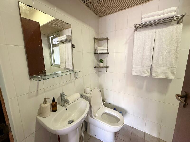 693A Woodlands Avenue 6 HDB Flat For Sale at S$ 522,000 | PropertyGuru Singapore - Bathroom