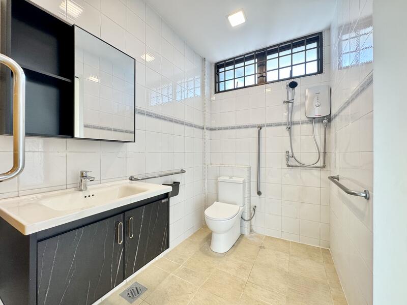 Elderly-friendly Ensuite Bathroom