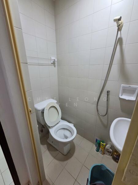 East Meadows, 34 Tanah Merah Kechil Road, Room Rental, 150 sqft, Condominium For Rent, by Chee Leong Yen, 500051629 - Bathroom - PropertyGuru.com.sg