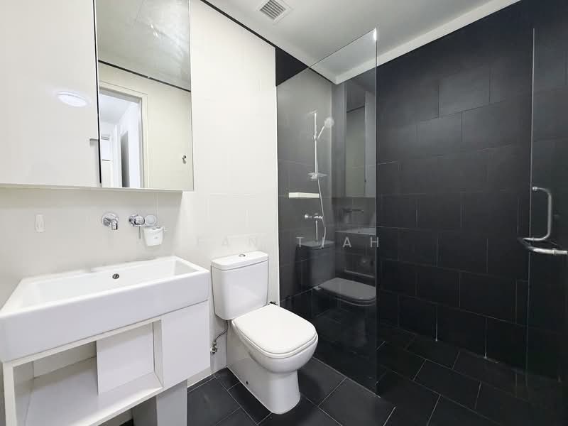 Village @ Pasir Panjang Condominium For Sale at S$ 1,550,000 | PropertyGuru Singapore - Bathroom