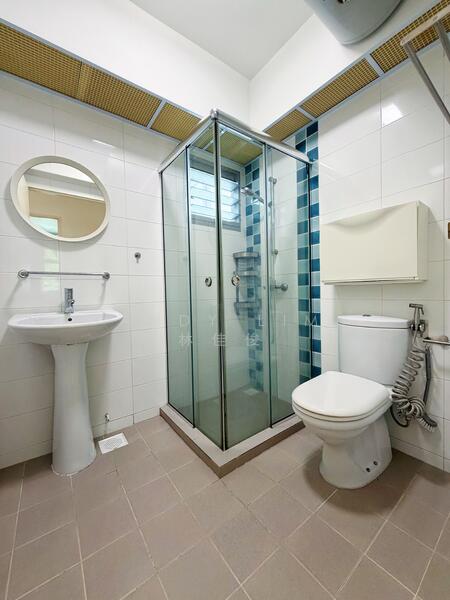 803B Keat Hong Close HDB Flat For Sale at S$ 628,000 | PropertyGuru Singapore - Bathroom