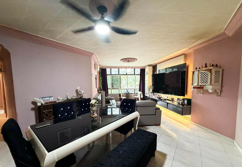 659 Choa Chu Kang Crescent HDB Flat For Sale at S$ 540,000 | PropertyGuru Singapore - Living Room