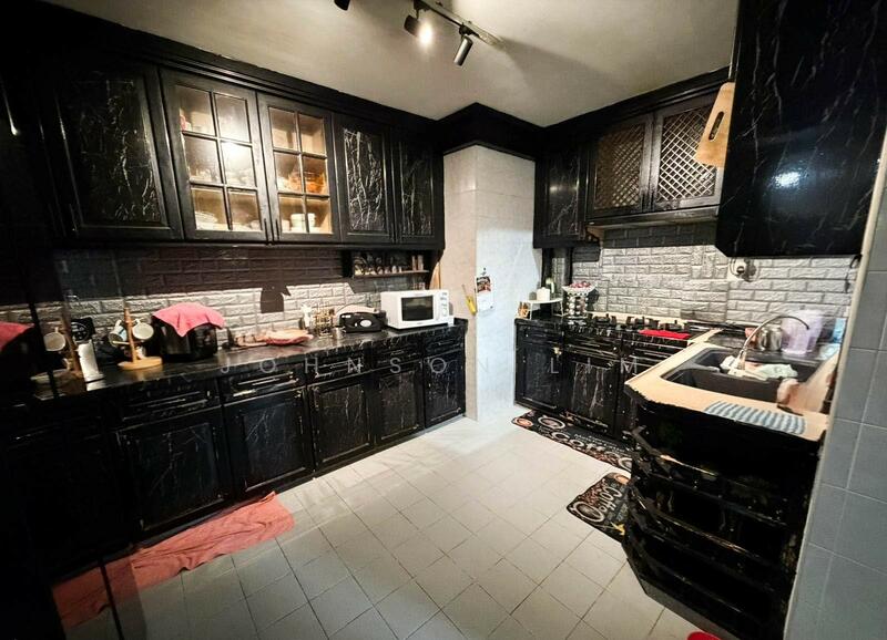 659 Choa Chu Kang Crescent HDB Flat For Sale at S$ 540,000 | PropertyGuru Singapore - Kitchen