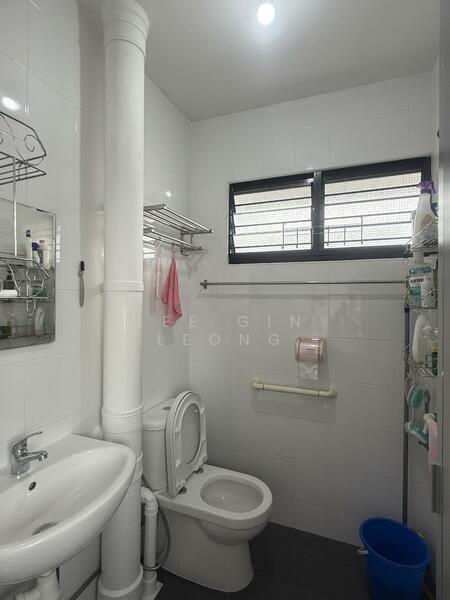 440 Ang Mo Kio Avenue 10, 440 Ang Mo Kio Avenue 10, 2 Bedrooms, 721 sqft, HDB Flat For Rent, by Lee Gin Leong, 500051663 - Bathroom - PropertyGuru.com.sg