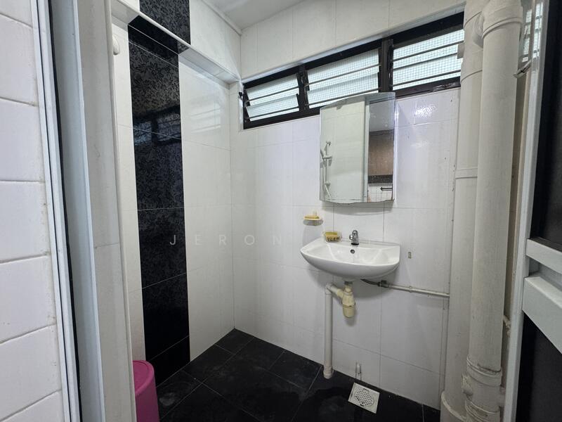 5 Telok Blangah Crescent, 5 Telok Blangah Crescent, Room Rental, 250 sqft, HDB Flat For Rent, by Jeron Lee, 500051693 - Bathroom - PropertyGuru.com.sg