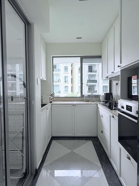 Waterford Residence Condominium For Sale at S$ 3,880,000 | PropertyGuru Singapore - Kitchen with Bosch Appliances