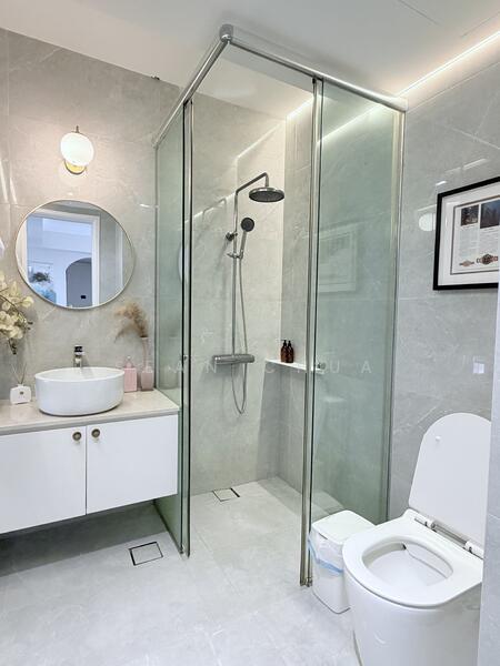 Waterford Residence Condominium For Sale at S$ 3,880,000 | PropertyGuru Singapore - Common Bathroom