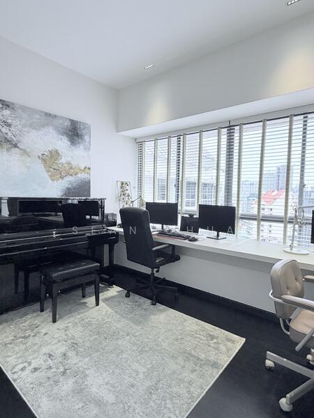 Waterford Residence Condominium For Sale at S$ 3,880,000 | PropertyGuru Singapore - Study / Common Room 
