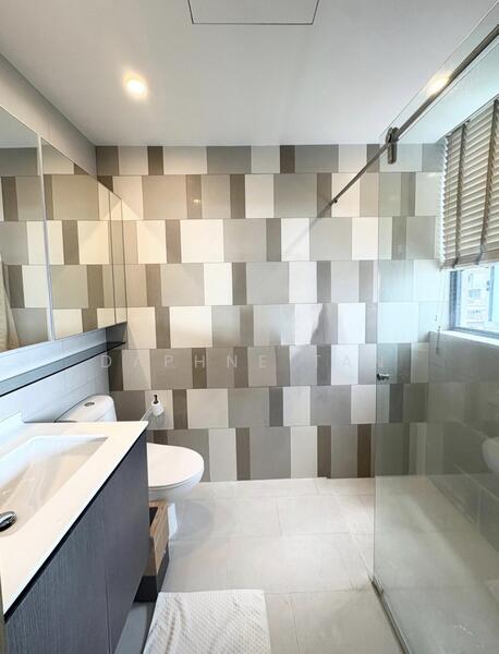 Foresque Residences Condominium For Sale at S$ 2,200,000 | PropertyGuru Singapore - Bathroom