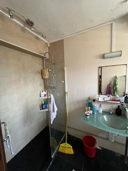 325 Tampines Street 32, 325 Tampines Street 32, 4 Bedrooms, 1,625 sqft, HDB Flat For Rent, by Ryan Low, 500051749 - Bathroom - PropertyGuru.com.sg