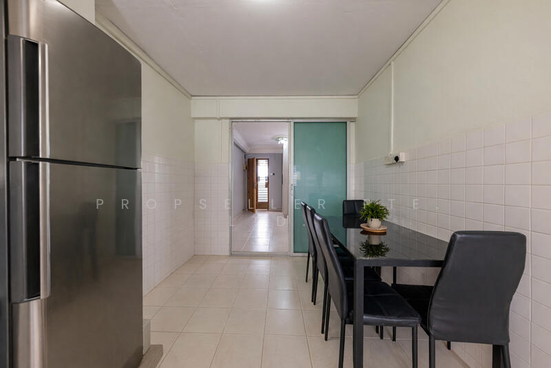 420 Bukit Batok West Avenue 2 HDB Flat For Sale at S$ 450,000 | PropertyGuru Singapore - Kitchen