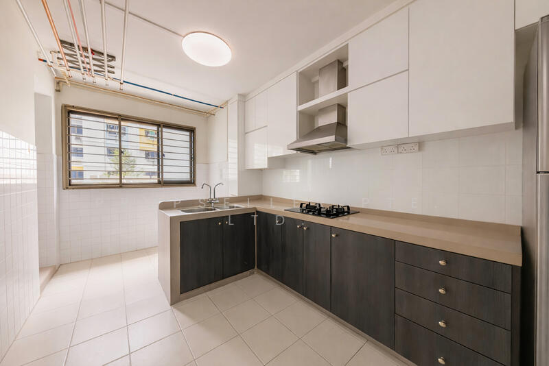 420 Bukit Batok West Avenue 2 HDB Flat For Sale at S$ 450,000 | PropertyGuru Singapore - Kitchen