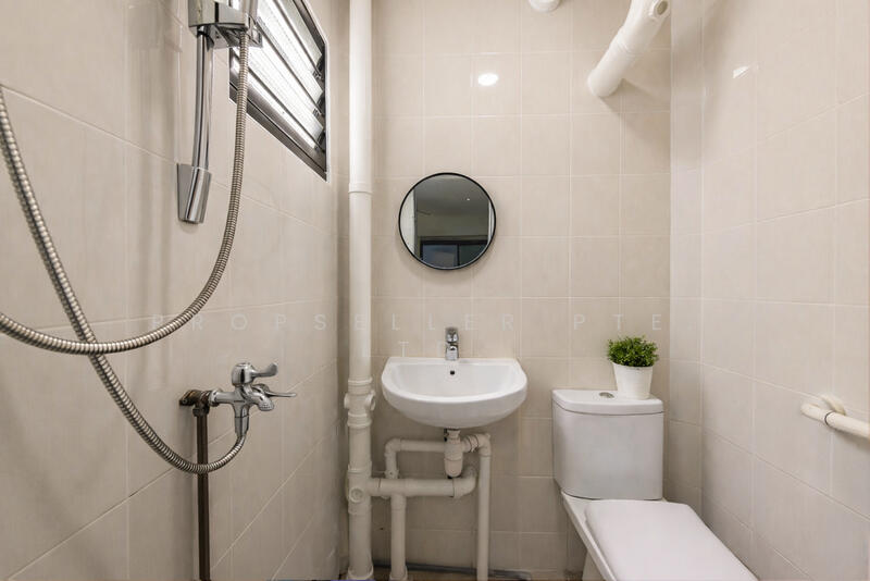 420 Bukit Batok West Avenue 2 HDB Flat For Sale at S$ 450,000 | PropertyGuru Singapore - Bathroom