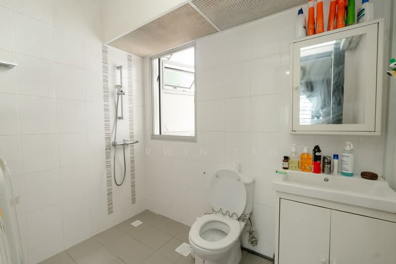 18C Circuit Road HDB Flat For Sale at S$ 948,000 | PropertyGuru Singapore - Bathroom