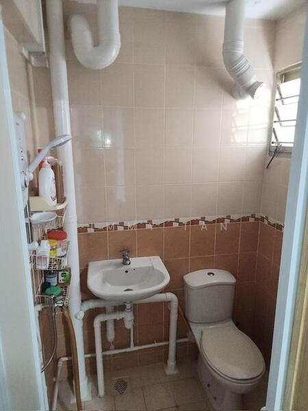644 Ang Mo Kio Avenue 4 HDB Flat For Sale at S$ 460,000 | PropertyGuru Singapore - Bathroom