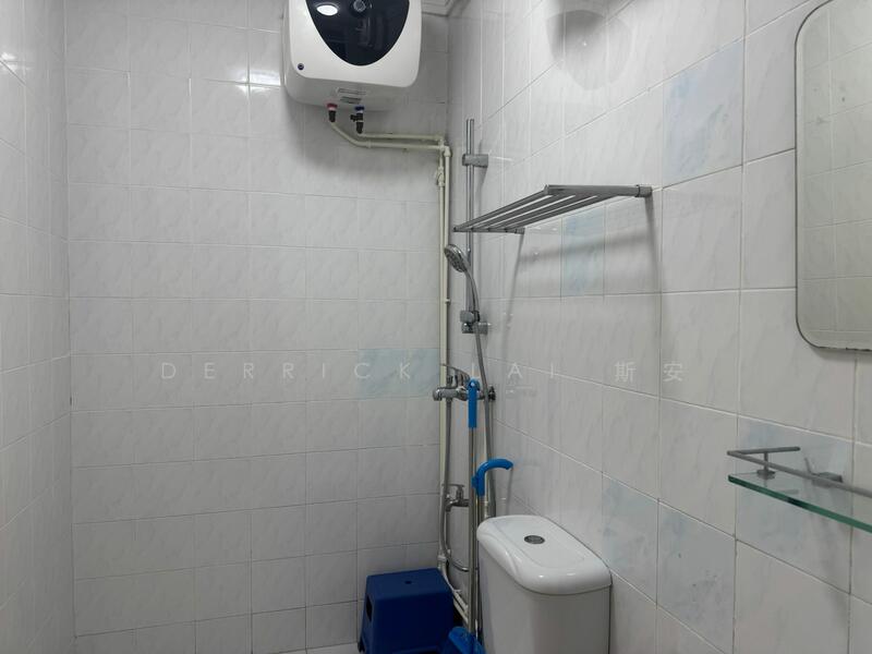 795 Woodlands Drive 72 HDB Flat For Sale at S$ 840,000 | PropertyGuru Singapore - Bathroom