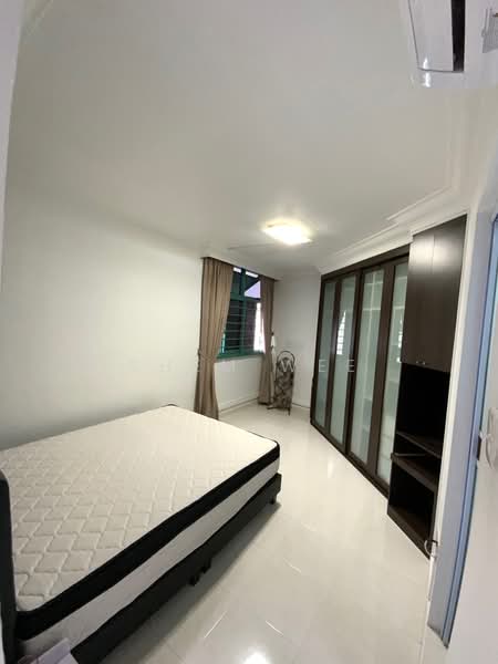 483 Segar Road, 483 Segar Road, 3 Bedrooms, 979 sqft, HDB Flat For Sale, by Shem Wee, 500051848 - Master Bedroom - PropertyGuru.com.sg