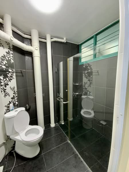 483 Segar Road, 483 Segar Road, 3 Bedrooms, 979 sqft, HDB Flat For Sale, by Shem Wee, 500051848 - Bathroom - PropertyGuru.com.sg