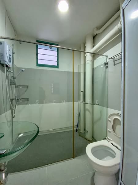483 Segar Road, 483 Segar Road, 3 Bedrooms, 979 sqft, HDB Flat For Sale, by Shem Wee, 500051848 - Bathroom - PropertyGuru.com.sg