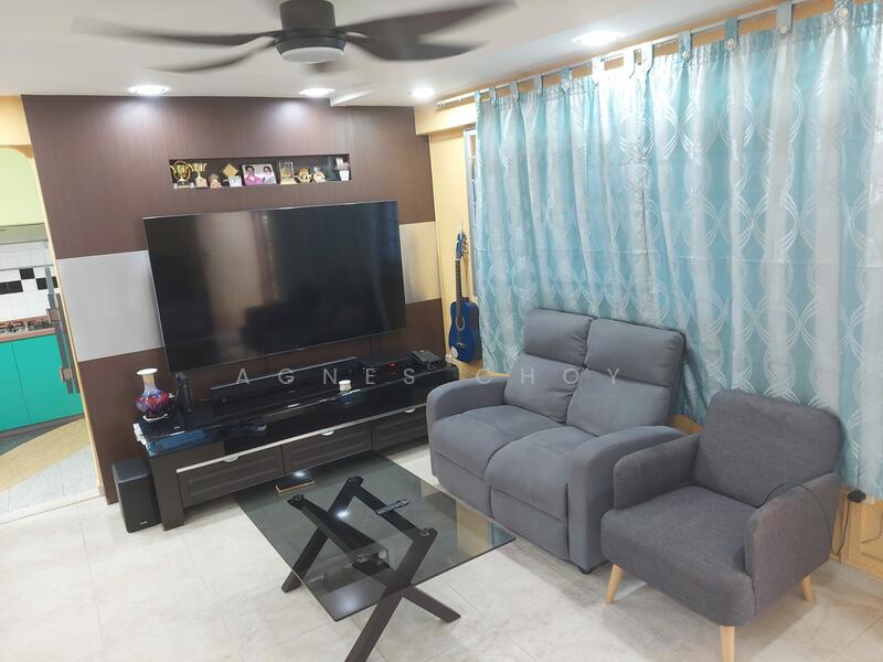 607 Yishun Street 61, 607 Yishun Street 61, Room Rental, 150 sqft, HDB Flat For Rent, by Agnes Choy, 500051928 - Living Room - PropertyGuru.com.sg