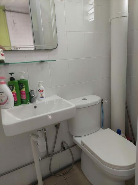 607 Yishun Street 61, 607 Yishun Street 61, Room Rental, 150 sqft, HDB Flat For Rent, by Agnes Choy, 500051928 - Bathroom - PropertyGuru.com.sg