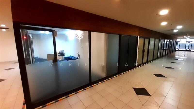 Parklane Shopping Mall, 35 Selegie Road, Beach Road / Bugis / Rochor, 300 sqft, Office For Rent, by Marie D Lam, 500052016 - Corridor - CommercialGuru.com.sg